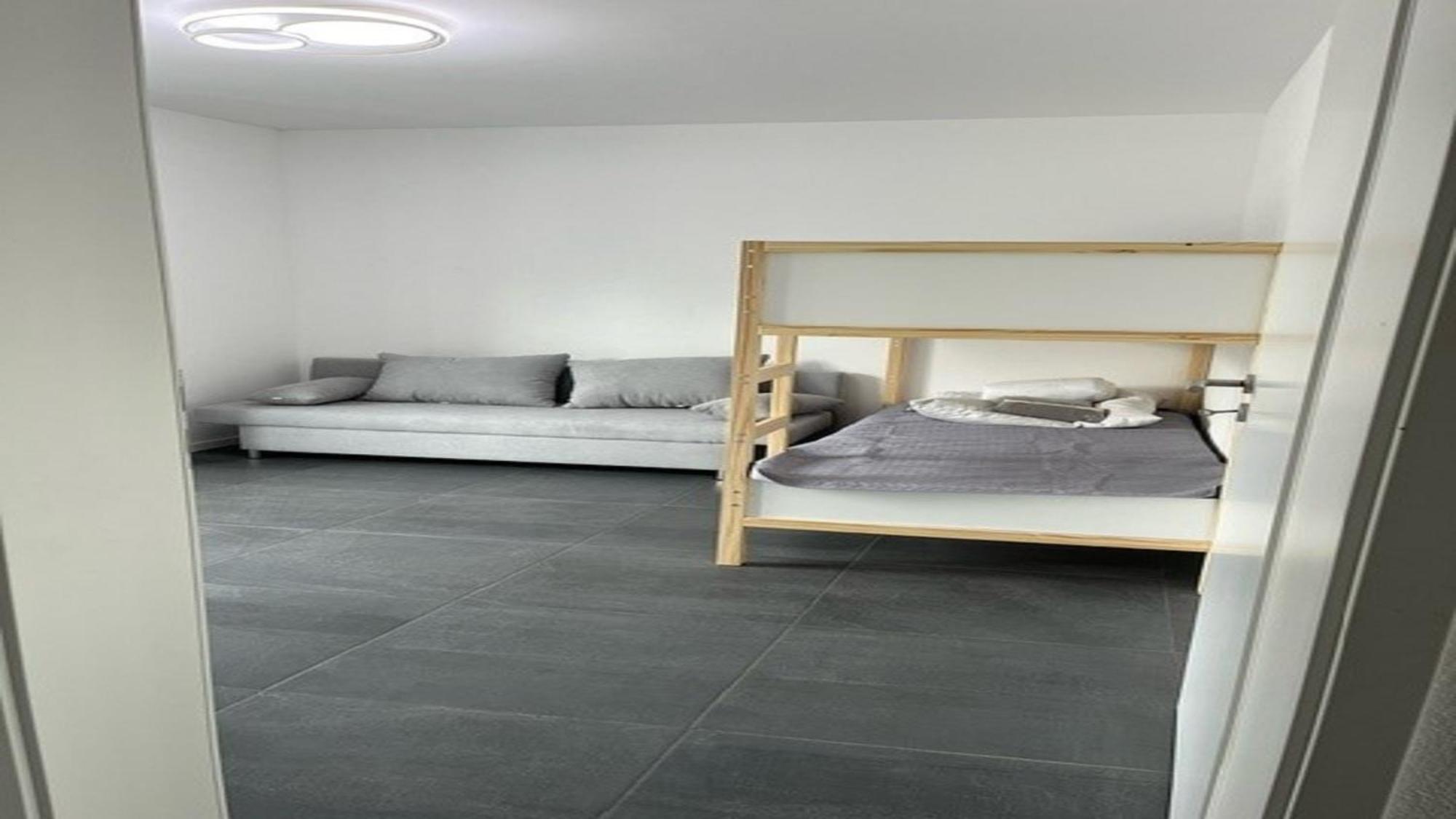 Moderne Ferienwohnung Sonnenbuehl ジンゲン エクステリア 写真