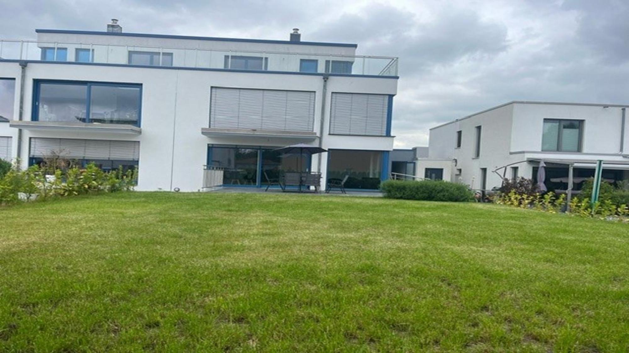 Moderne Ferienwohnung Sonnenbuehl ジンゲン エクステリア 写真